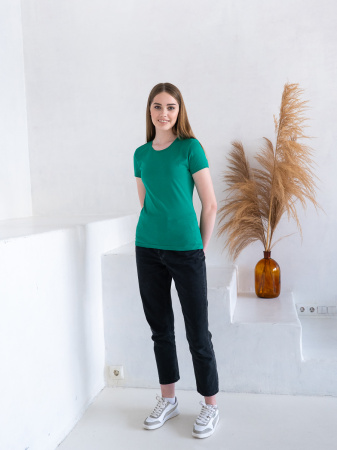 Женская зеленая футболка арт. 02W приталенного силуэта из 100% хлопка, 150 гр/м2, оптом | Мерч, униформа и текстиль для бизнеса 
 photo-5
