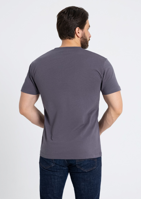 Тёмно-серая футболка арт. 08U прямого кроя из 100% хлопка, 180 гр/м2, оптом | Мерч, униформа и текстиль для бизнеса  фото-4