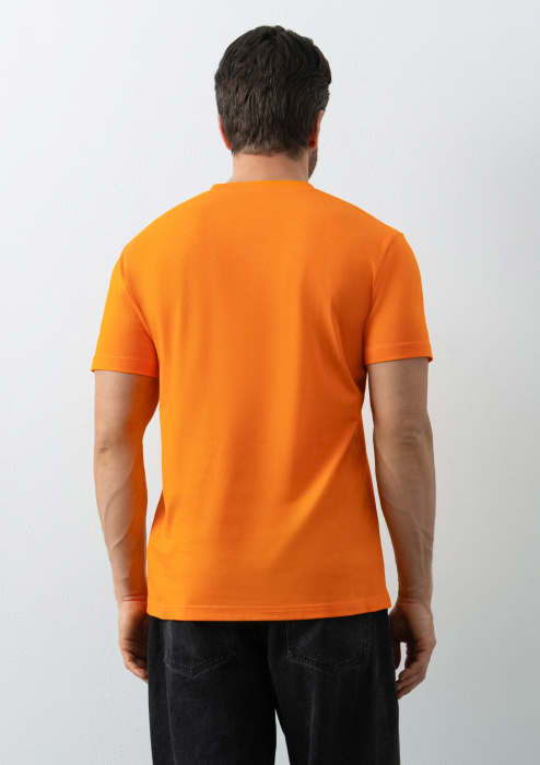 Оранжевая футболка арт. 51 прямого кроя из 100% хлопка, 150 гр/м2, оптом | Мерч, униформа и текстиль для бизнеса  фото-3