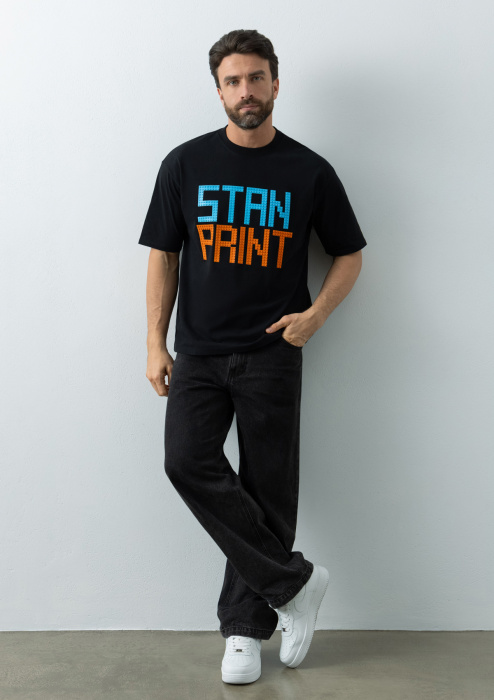 Чёрная футболка арт. 56 оверсайз кроя из 100% хлопка, 240 гр/м2, оптом | Мерч, униформа и текстиль для бизнеса  фото-4