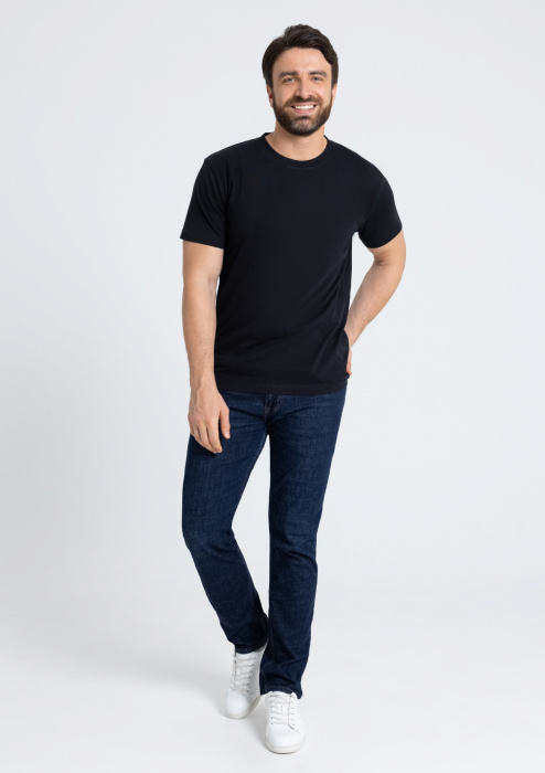 Чёрная футболка арт. 08U прямого кроя из 100% хлопка, 180 гр/м2, оптом | Мерч, униформа и текстиль для бизнеса  фото-4