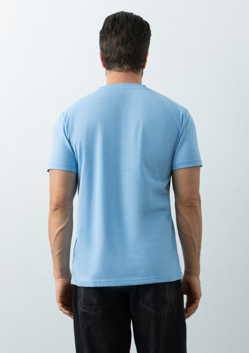Небесно-голубая футболка арт. 51 прямого кроя из 100% хлопка, 150 гр/м2, оптом | Мерч, униформа и текстиль для бизнеса  фото-4
