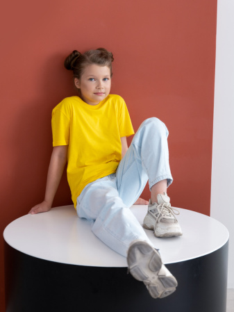 Жёлтая детская футболка арт. 06U оверсайз кроя из 100% хлопка, 140 гр/м2, оптом | Мерч, униформа и текстиль для бизнеса photo-7